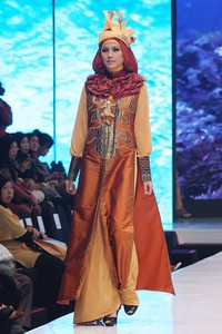 Jakarta, Indonesia - 17 Mei. Lia Afif Reeforange Invasion. Moeslim Wear. Jakarta Fashion & Food Festival 2013 at Grand Ballroom Harris Hotel. Kelapa Gading. 17 Mei 2013. Jakarta. [Foto: Mohammad Abduh/Wolipop]