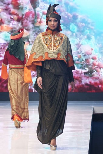 Jakarta, Indonesia - 17 Mei. Lia Afif Reeforange Invasion. Moeslim Wear. Jakarta Fashion & Food Festival 2013 at Grand Ballroom Harris Hotel. Kelapa Gading. 17 Mei 2013. Jakarta. [Foto: Mohammad Abduh/Wolipop]