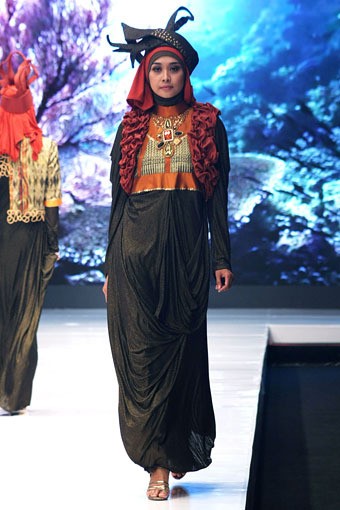 Jakarta, Indonesia - 17 Mei. Lia Afif Reeforange Invasion. Moeslim Wear. Jakarta Fashion & Food Festival 2013 at Grand Ballroom Harris Hotel. Kelapa Gading. 17 Mei 2013. Jakarta. [Foto: Mohammad Abduh/Wolipop]