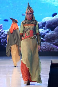 Jakarta, Indonesia - 17 Mei. Lia Afif Reeforange Invasion. Moeslim Wear. Jakarta Fashion & Food Festival 2013 at Grand Ballroom Harris Hotel. Kelapa Gading. 17 Mei 2013. Jakarta. [Foto: Mohammad Abduh/Wolipop]