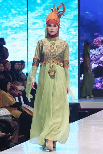 Jakarta, Indonesia - 17 Mei. Lia Afif Reeforange Invasion. Moeslim Wear. Jakarta Fashion & Food Festival 2013 at Grand Ballroom Harris Hotel. Kelapa Gading. 17 Mei 2013. Jakarta. [Foto: Mohammad Abduh/Wolipop]