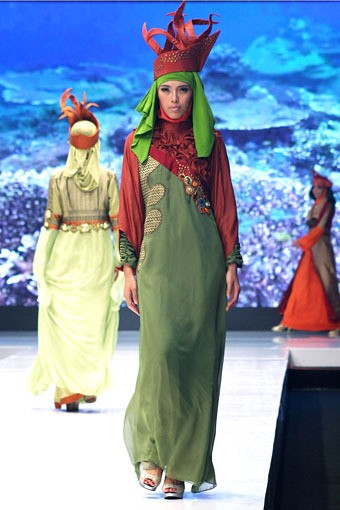 Jakarta, Indonesia - 17 Mei. Lia Afif Reeforange Invasion. Moeslim Wear. Jakarta Fashion & Food Festival 2013 at Grand Ballroom Harris Hotel. Kelapa Gading. 17 Mei 2013. Jakarta. [Foto: Mohammad Abduh/Wolipop]