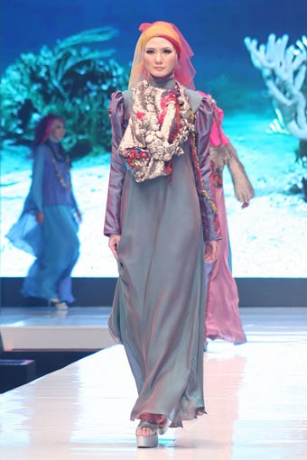 Jakarta, Indonesia - 17 Mei. Tuty Adib Eternal Beauty. Moeslim Wear. Jakarta Fashion & Food Festival 2013 at Grand Ballroom Harris Hotel. Kelapa Gading. 17 Mei 2013. Jakarta. [Foto: Mohammad Abduh/Wolipop]