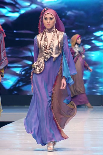 Jakarta, Indonesia - 17 Mei. Tuty Adib Eternal Beauty. Moeslim Wear. Jakarta Fashion & Food Festival 2013 at Grand Ballroom Harris Hotel. Kelapa Gading. 17 Mei 2013. Jakarta. [Foto: Mohammad Abduh/Wolipop]