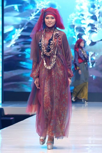 Jakarta, Indonesia - 17 Mei. Tuty Adib Eternal Beauty. Moeslim Wear. Jakarta Fashion & Food Festival 2013 at Grand Ballroom Harris Hotel. Kelapa Gading. 17 Mei 2013. Jakarta. [Foto: Mohammad Abduh/Wolipop]