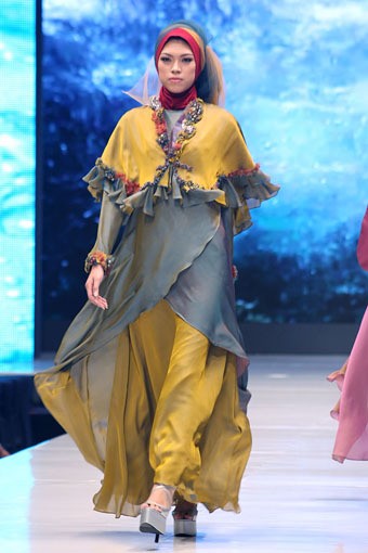 Jakarta, Indonesia - 17 Mei. Tuty Adib Eternal Beauty. Moeslim Wear. Jakarta Fashion & Food Festival 2013 at Grand Ballroom Harris Hotel. Kelapa Gading. 17 Mei 2013. Jakarta. [Foto: Mohammad Abduh/Wolipop]