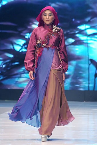 Jakarta, Indonesia - 17 Mei. Tuty Adib Eternal Beauty. Moeslim Wear. Jakarta Fashion & Food Festival 2013 at Grand Ballroom Harris Hotel. Kelapa Gading. 17 Mei 2013. Jakarta. [Foto: Mohammad Abduh/Wolipop]