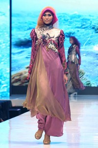 Jakarta, Indonesia - 17 Mei. Tuty Adib Eternal Beauty. Moeslim Wear. Jakarta Fashion & Food Festival 2013 at Grand Ballroom Harris Hotel. Kelapa Gading. 17 Mei 2013. Jakarta. [Foto: Mohammad Abduh/Wolipop]