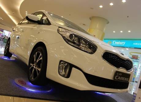 Kencan Singkat Bersama KIA Carens