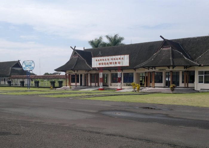 Wisata di Nusa Wiru Ciamis, Nonton Pesawat!