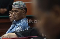 Sidang yang dipimpin ketua majelis hakim Kemal Tampubolon mengagendakan pembacaan dakwaan oleh JPU Fajar Arisetiawan.