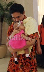Ayu Dewi dan Buah Hati Tercinta