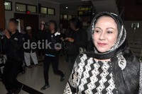 Materinya mediasi. Tapi pada intinya kami sudah ada kesepakatan bersama, cari jalan yang terbaik dalam situasi kurang baik, ujar Camelia. Noel/detikHOT.