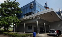 Semua bangunan terletak terpisah dengan pengamanan super ketat dan modern.