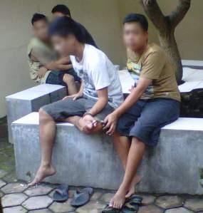 4 Pemuda yang Ditangkap Ditreskoba Dibawa ke Polda Jatim