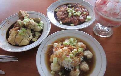 Gurih Hangat Tekwan dan Pempek Kapal Selam