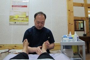 Menjajal Pijat Kaki di Desa Pengobatan Oriental Korea Selatan