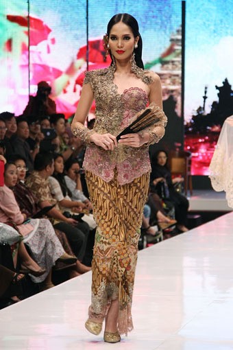 Jakarta, Indonesia - 17 Mei, Anne Avantie Ramli dalam Kenangan. Jakarta Fashion & Food Festival 2013 at Grand Ballroom Harris Hotel. Kelapa Gading. 17 Mei 2013. Jakarta. [Foto: Mohammad Abduh/Wolipop]