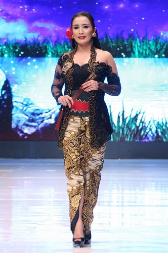 Jakarta, Indonesia - 17 Mei, Anne Avantie Ramli dalam Kenangan. Jakarta Fashion & Food Festival 2013 at Grand Ballroom Harris Hotel. Kelapa Gading. 17 Mei 2013. Jakarta. [Foto: Mohammad Abduh/Wolipop]