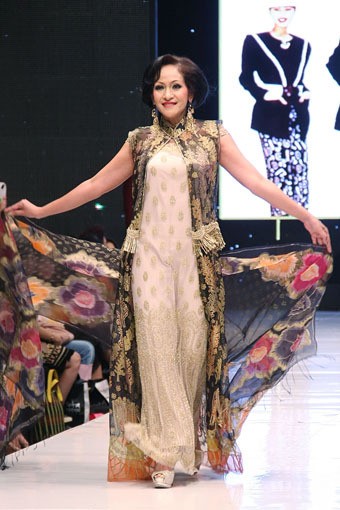 Jakarta, Indonesia - 17 Mei, Anne Avantie Ramli dalam Kenangan. Jakarta Fashion & Food Festival 2013 at Grand Ballroom Harris Hotel. Kelapa Gading. 17 Mei 2013. Jakarta. [Foto: Mohammad Abduh/Wolipop]