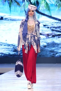 Jakarta, Indonesia - 17 Mei 2013. Dian Pelangi SAILORITA. Jakarta Fashion & Food Festival 2013 at Grand Ballroom Harris Hotel. Kelapa Gading. Jakarta. [Foto: Mohammad Abduh/Wolipop]