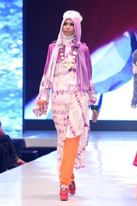 Jakarta, Indonesia - 17 Mei 2013. Dian Pelangi SAILORITA. Jakarta Fashion & Food Festival 2013 at Grand Ballroom Harris Hotel. Kelapa Gading. Jakarta. [Foto: Mohammad Abduh/Wolipop]