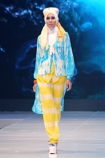 Jakarta, Indonesia - 17 Mei 2013. Dian Pelangi SAILORITA. Jakarta Fashion & Food Festival 2013 at Grand Ballroom Harris Hotel. Kelapa Gading. Jakarta. [Foto: Mohammad Abduh/Wolipop]