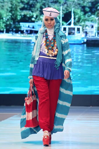 Jakarta, Indonesia - 17 Mei 2013. Dian Pelangi SAILORITA. Jakarta Fashion & Food Festival 2013 at Grand Ballroom Harris Hotel. Kelapa Gading. Jakarta. [Foto: Mohammad Abduh/Wolipop]