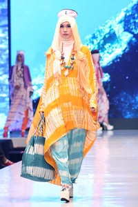 Jakarta, Indonesia - 17 Mei 2013. Dian Pelangi SAILORITA. Jakarta Fashion & Food Festival 2013 at Grand Ballroom Harris Hotel. Kelapa Gading. Jakarta. [Foto: Mohammad Abduh/Wolipop]