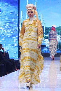 Jakarta, Indonesia - 17 Mei 2013. Dian Pelangi SAILORITA. Jakarta Fashion & Food Festival 2013 at Grand Ballroom Harris Hotel. Kelapa Gading. Jakarta. [Foto: Mohammad Abduh/Wolipop]