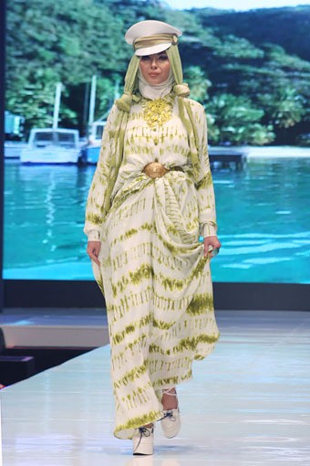 Jakarta, Indonesia - 17 Mei 2013. Dian Pelangi SAILORITA. Jakarta Fashion & Food Festival 2013 at Grand Ballroom Harris Hotel. Kelapa Gading. Jakarta. [Foto: Mohammad Abduh/Wolipop]