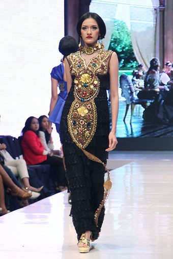 Jakarta, Indonesia - 17 Mei. Malik Moestaram  Majesty Regale. Jakarta Fashion & Food Festival 2013 at Grand Ballroom Harris Hotel. Kelapa Gading. 17 Mei 2013. Jakarta. [Foto: Mohammad Abduh/Wolipop]