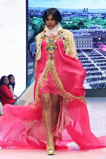 Jakarta, Indonesia - 17 Mei. Malik Moestaram  Majesty Regale. Jakarta Fashion & Food Festival 2013 at Grand Ballroom Harris Hotel. Kelapa Gading. 17 Mei 2013. Jakarta. [Foto: Mohammad Abduh/Wolipop]