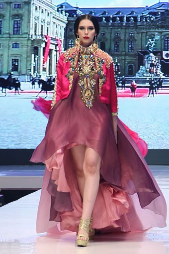 Jakarta, Indonesia - 17 Mei. Malik Moestaram  Majesty Regale. Jakarta Fashion & Food Festival 2013 at Grand Ballroom Harris Hotel. Kelapa Gading. 17 Mei 2013. Jakarta. [Foto: Mohammad Abduh/Wolipop]