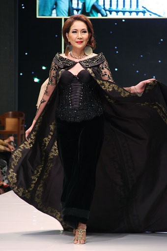 Jakarta, Indonesia - 17 Mei, Anne Avantie Ramli dalam Kenangan. Jakarta Fashion & Food Festival 2013 at Grand Ballroom Harris Hotel. Kelapa Gading. 17 Mei 2013. Jakarta. [Foto: Mohammad Abduh/Wolipop]