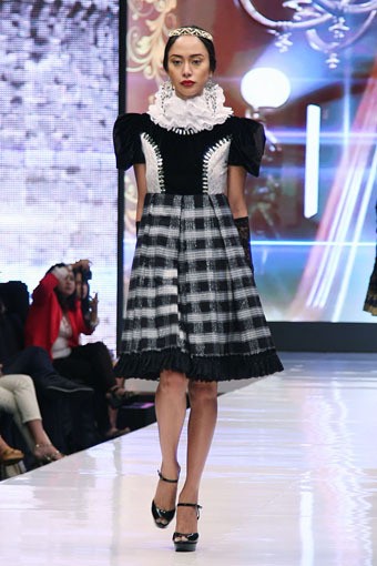 Jakarta, Indonesia - 17 Mei 2013. Defrico Audy Classic Blossom. Jakarta Fashion & Food Festival 2013 at Grand Ballroom Harris Hotel. Kelapa Gading. Jakarta. [Foto: Mohammad Abduh/Wolipop]