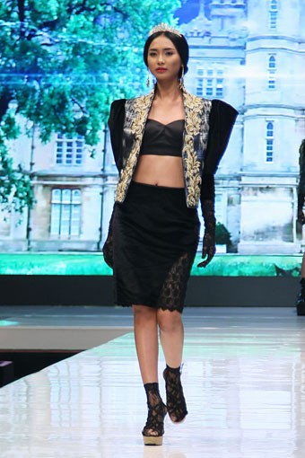 Jakarta, Indonesia - 17 Mei 2013. Defrico Audy Classic Blossom. Jakarta Fashion & Food Festival 2013 at Grand Ballroom Harris Hotel. Kelapa Gading. Jakarta. [Foto: Mohammad Abduh/Wolipop]