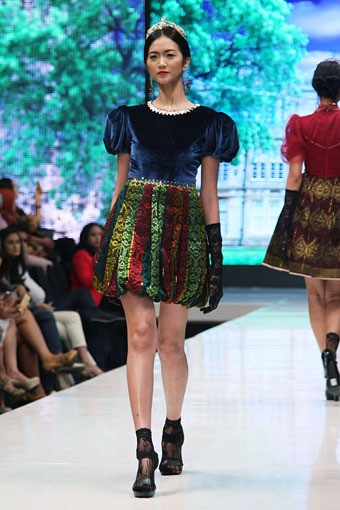 Jakarta, Indonesia - 17 Mei 2013. Defrico Audy Classic Blossom. Jakarta Fashion & Food Festival 2013 at Grand Ballroom Harris Hotel. Kelapa Gading. Jakarta. [Foto: Mohammad Abduh/Wolipop]