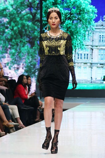 Jakarta, Indonesia - 17 Mei 2013. Defrico Audy Classic Blossom. Jakarta Fashion & Food Festival 2013 at Grand Ballroom Harris Hotel. Kelapa Gading. Jakarta. [Foto: Mohammad Abduh/Wolipop]