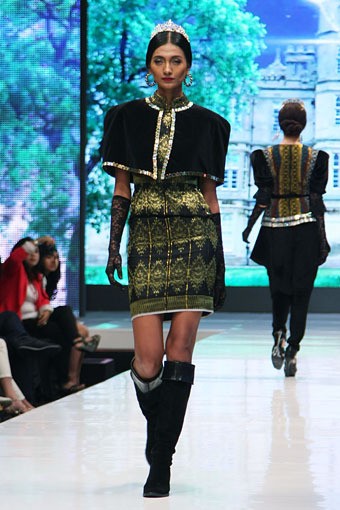 Jakarta, Indonesia - 17 Mei 2013. Defrico Audy Classic Blossom. Jakarta Fashion & Food Festival 2013 at Grand Ballroom Harris Hotel. Kelapa Gading. Jakarta. [Foto: Mohammad Abduh/Wolipop]