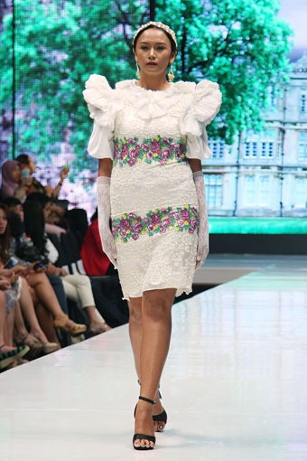 Jakarta, Indonesia - 17 Mei 2013. Defrico Audy Classic Blossom. Jakarta Fashion & Food Festival 2013 at Grand Ballroom Harris Hotel. Kelapa Gading. Jakarta. [Foto: Mohammad Abduh/Wolipop]