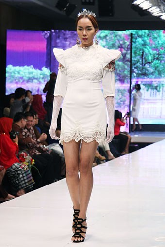 Jakarta, Indonesia - 17 Mei 2013. Defrico Audy Classic Blossom. Jakarta Fashion & Food Festival 2013 at Grand Ballroom Harris Hotel. Kelapa Gading. Jakarta. [Foto: Mohammad Abduh/Wolipop]