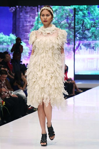 Jakarta, Indonesia - 17 Mei 2013. Defrico Audy Classic Blossom. Jakarta Fashion & Food Festival 2013 at Grand Ballroom Harris Hotel. Kelapa Gading. Jakarta. [Foto: Mohammad Abduh/Wolipop]