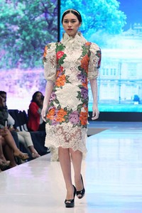 Jakarta, Indonesia - 17 Mei 2013. Defrico Audy Classic Blossom. Jakarta Fashion & Food Festival 2013 at Grand Ballroom Harris Hotel. Kelapa Gading. Jakarta. [Foto: Mohammad Abduh/Wolipop]