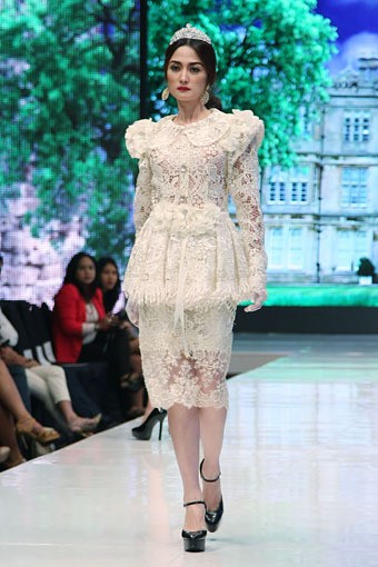 Jakarta, Indonesia - 17 Mei 2013. Defrico Audy Classic Blossom. Jakarta Fashion & Food Festival 2013 at Grand Ballroom Harris Hotel. Kelapa Gading. Jakarta. [Foto: Mohammad Abduh/Wolipop]