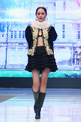 Jakarta, Indonesia - 17 Mei 2013. Defrico Audy Classic Blossom. Jakarta Fashion & Food Festival 2013 at Grand Ballroom Harris Hotel. Kelapa Gading. Jakarta. [Foto: Mohammad Abduh/Wolipop]