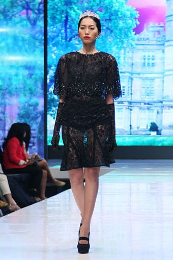 Jakarta, Indonesia - 17 Mei 2013. Defrico Audy Classic Blossom. Jakarta Fashion & Food Festival 2013 at Grand Ballroom Harris Hotel. Kelapa Gading. Jakarta. [Foto: Mohammad Abduh/Wolipop]