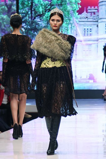 Jakarta, Indonesia - 17 Mei 2013. Defrico Audy Classic Blossom. Jakarta Fashion & Food Festival 2013 at Grand Ballroom Harris Hotel. Kelapa Gading. Jakarta. [Foto: Mohammad Abduh/Wolipop]