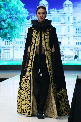 Jakarta, Indonesia - 17 Mei 2013. Defrico Audy Classic Blossom. Jakarta Fashion & Food Festival 2013 at Grand Ballroom Harris Hotel. Kelapa Gading. Jakarta. [Foto: Mohammad Abduh/Wolipop]