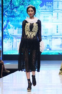 Jakarta, Indonesia - 17 Mei 2013. Defrico Audy Classic Blossom. Jakarta Fashion & Food Festival 2013 at Grand Ballroom Harris Hotel. Kelapa Gading. Jakarta. [Foto: Mohammad Abduh/Wolipop]